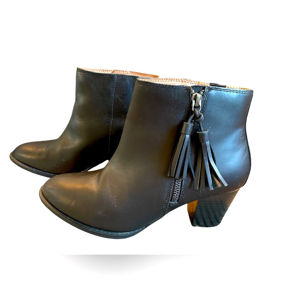 VIONIC Black Leather Madeline Tassel Zipper Ankle Bootie Weather Resistant Sz 8